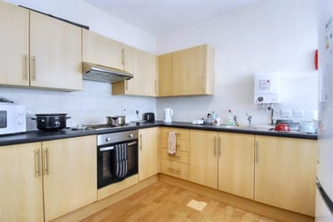 2 bed flat, Gilwell Street,, City Centre, Plymouth, PL48BU - Image 1